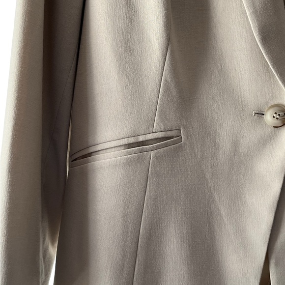 NWOT Antonio Melani Stylish Beige Single Breasted Blazer with 2 Exterior… - Picture 3 of 6